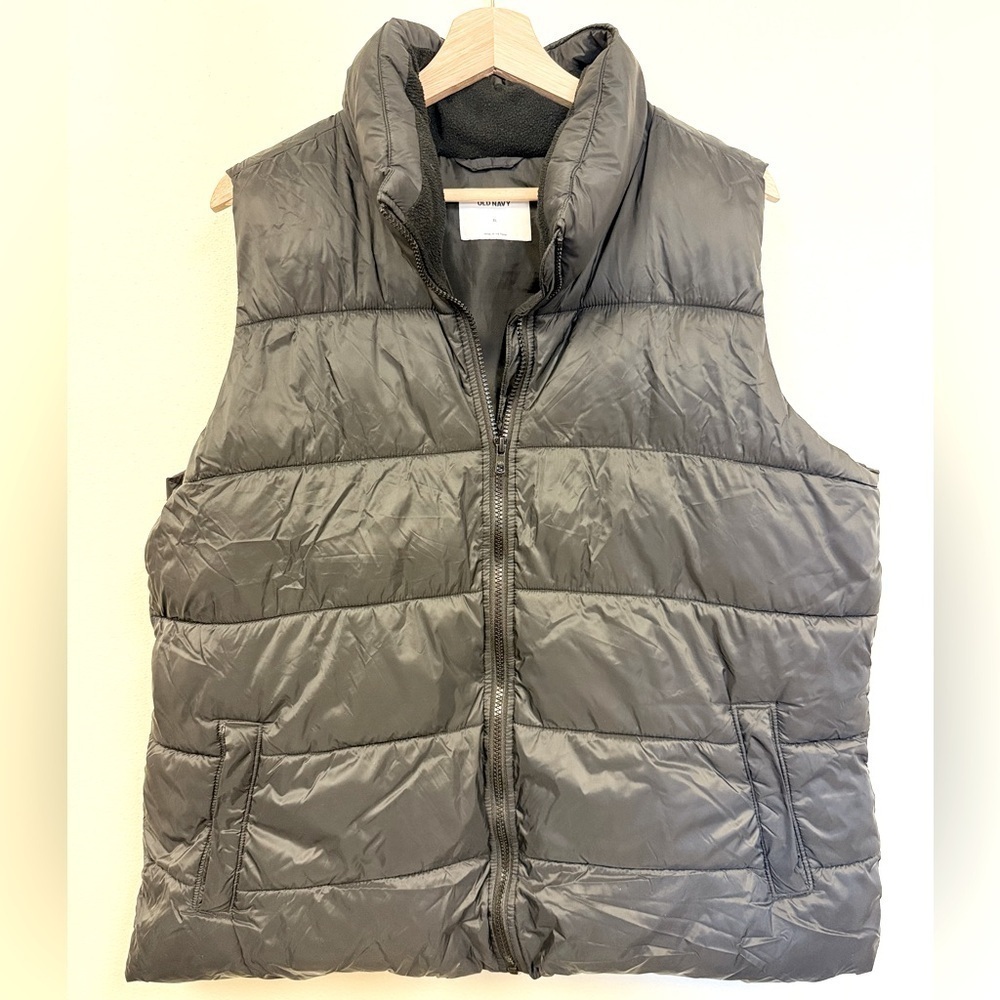 Old Navy Men's Black Zip Up Puffer Vest Size XL Outdoor Activewear Fall Winter